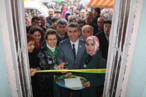 Yağmur altında a&ccedil;ılış