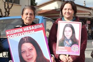 &Ouml;ld&uuml;r&uuml;len kızı i&ccedil;in lokma dağıttı