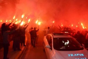 Galatasaray'a meşaleli karşılama