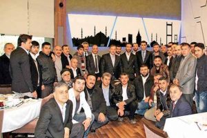 Pazarcılarla bir raya geldi