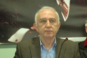 Partili kızınca vekil konuşmasını kesti