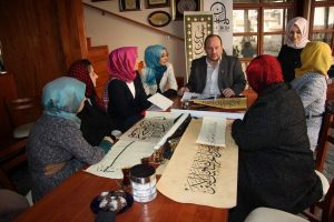 Bursa'nın camilerini onlar s&uuml;sl&uuml;yor