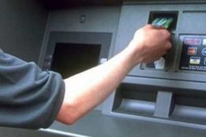 Bankamatik kartını ATM'de unutunca...