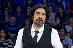 Canlı yayında konuğuna k&uuml;fretti!