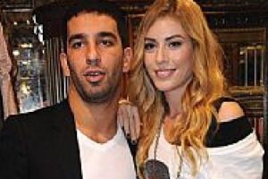 Sinem Kobal'ın eşyalarını yolladı!