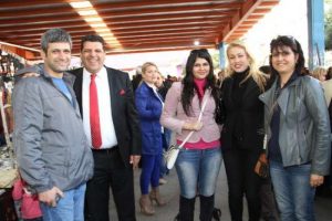 &Uuml;nl&uuml; oyuncu eşi i&ccedil;in oy istedi