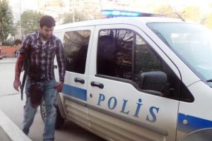Kızkardeşiyle gezen genci bı&ccedil;akladı