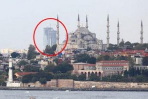 Başbakan 'yıkılsın' dedi belediye 'yapılsın' diyor!