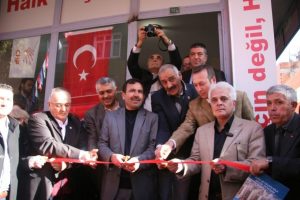 Necati Şahin CHP'nin Yıldırım'daki kentsel d&ouml;n&uuml;ş&uuml;m ofisini a&ccedil;tı