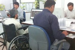 Engelli &ccedil;alıştıran işyerinde maaşın yarısı devletten