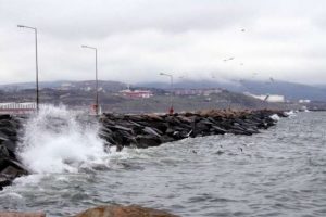 Fırtına deniz seferlerini iptal ettirdi