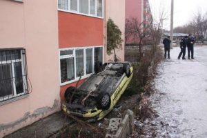 Yollar buz tuttu, kazalar ka&ccedil;ınılmaz oldu