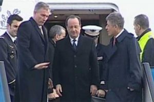 Hollande Ankara'ya yalnız geldi