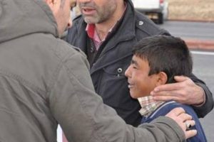 &Ccedil;ocuğunun g&ouml;z&uuml; &ouml;n&uuml;nde &ouml;ld&uuml;r&uuml;ld&uuml;