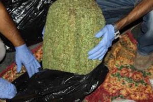 Tencerenin i&ccedil;erisinde 11 kilo esrar