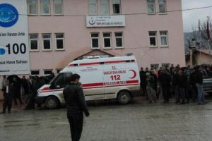 Odun toplarken kayalıklardan d&uuml;ş&uuml;p &ouml;ld&uuml;