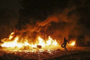 Protestoculardan "olağan&uuml;st&uuml; hal" geri adımı