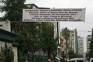 Başkan adaylarını şaşırtan pankart!