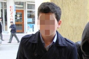 Bı&ccedil;akla yaralama zanlısı liseli adliyede