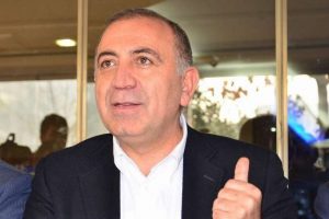 G&uuml;rsel Tekin'den Sarıg&uuml;l'e altın vuruş