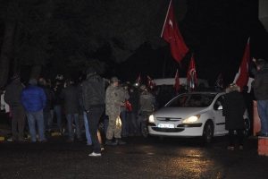 Serbest bırakılan subaylar cezaevinden tahliye edildi