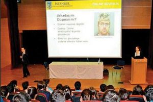 Polis bir tık yakınımızda