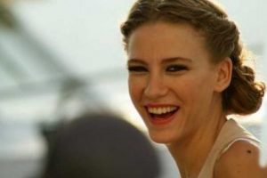Serenay Sarıkaya Hastanelik oldu...
