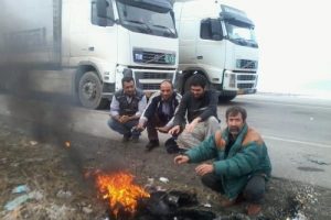 Donduran soğukta TIR kuyruğu