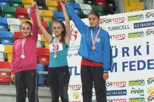 Erdekli Aleyna T&uuml;rkiye şampiyonu