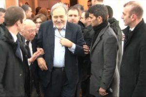 Hollande'ı dinlerken fenalaştı