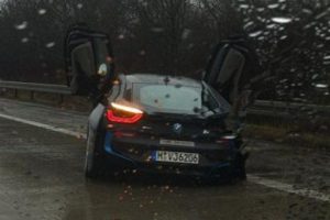 200 bin Euro'luk BMW testte par&ccedil;alandı