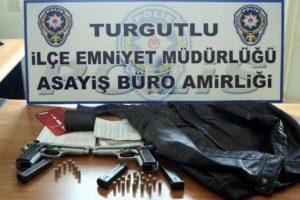 Akaryakıt istasyonundan maskeli gaspa 5 g&ouml;zaltı