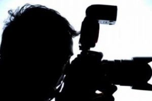Venezuela'da gazetecilerden kağıt eylemi