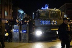 BDP'ye y&uuml;r&uuml;mek isteyen &uuml;lk&uuml;c&uuml; gruba polis engeli