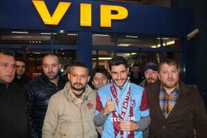 Yeni transfere davul zurnalı karşılama