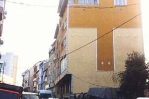 Gen&ccedil; kız sevgilisini eve alınca...