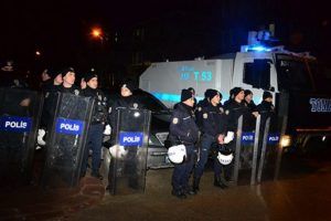 BDP'ye y&uuml;r&uuml;mek isteyen &Uuml;lk&uuml;c&uuml; gruba polis engeli