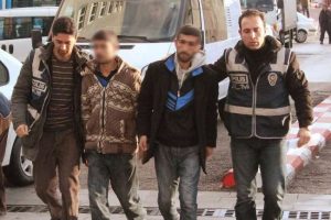 60 kişi adliyede