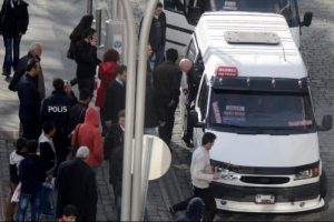 Dolmuşun torpidosundan 3 silah &ccedil;ıktı