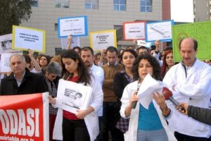 Beyaz &ouml;nl&uuml;kl&uuml;lerden iş bırakma uyarısı
