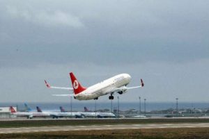 U&ccedil;aklar r&uuml;zgara direnemeyip pisti pas ge&ccedil;ti