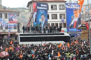 G&ouml;k&ccedil;ek'ten miting gibi a&ccedil;ılış