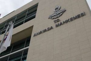 K&uuml;rt&ccedil;e savunmaya anayasa vizesi