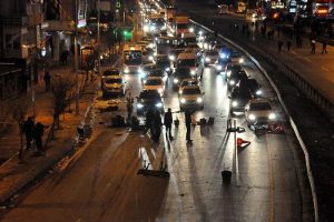 B&uuml;y&uuml;k&ccedil;ekmece Adliyesi &ouml;n&uuml;nde polis m&uuml;dahalesi