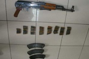 Evde kalaşnikof t&uuml;fek bulundu
