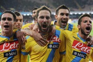 Higuain Napoli'yi yarı finale taşıdı!