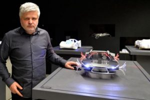 U&ccedil;an otomobiller geliyor