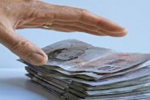 Hayır yapma bahanesiyle dolandırdı