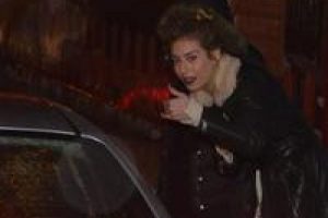 Sinem Kobal'dan sokak konseri...