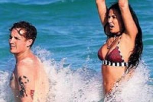 Demi Moore yine bir &ccedil;ıtır buldu...